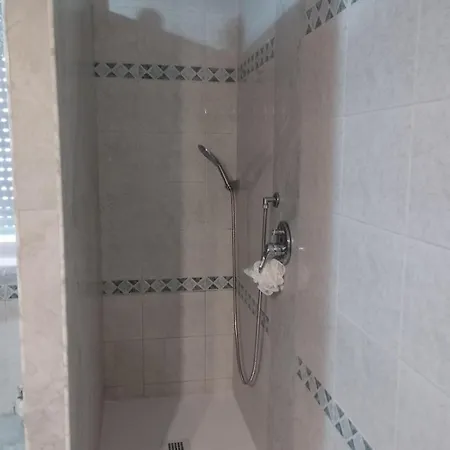 Nancy Nocleg ze śniadaniem 4*